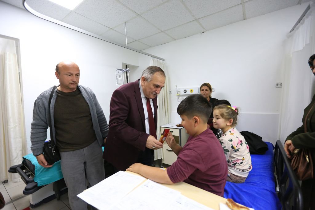 YILMAZ YARALI ÖĞRENCİLERİ ZİYARET ETTİ