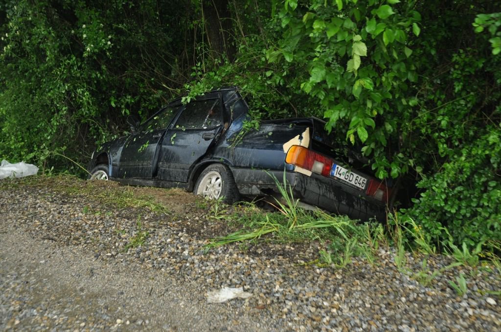 YOLDAN ÇIKIP ŞARAMPOLE DEVRİLDİ
