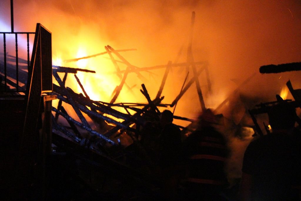 YUVALARI İÇİN GÖZYAŞI DÖKTÜLER