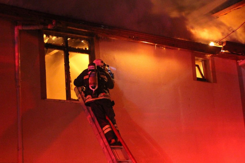 YUVALARI İÇİN GÖZYAŞI DÖKTÜLER