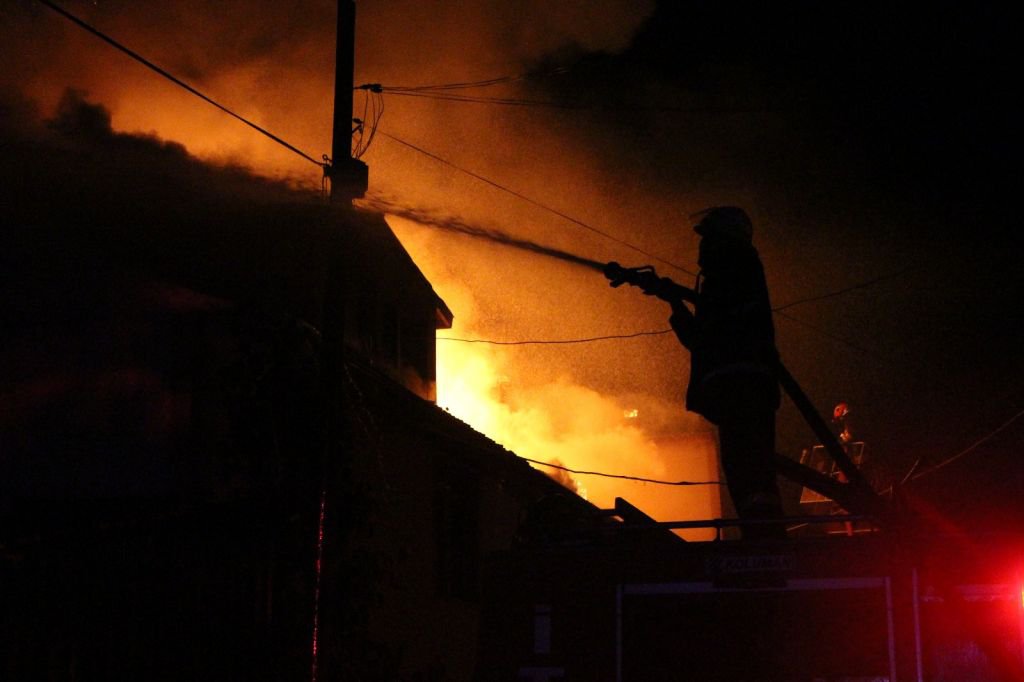 YUVALARI İÇİN GÖZYAŞI DÖKTÜLER
