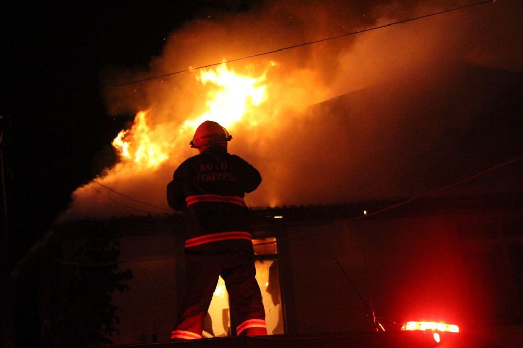 YUVALARI İÇİN GÖZYAŞI DÖKTÜLER