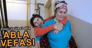 ENGELLİ KARDEŞİNİ SIRTINDA TAŞIYOR