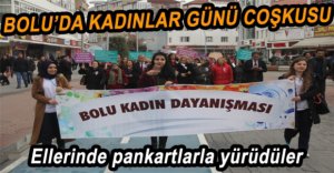 KADINLAR KOL KOLA YÜRÜDÜ