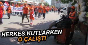 KUTLAMALARI İZLEYİP ÇALIŞTI