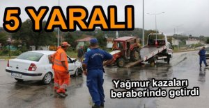 OTOMOBİLLE TRAKTÖR ÇARPIŞTI, 5 YARALI