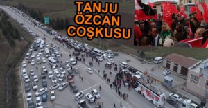 TANJU ÖZCAN'I YÜZLERCE KİŞİ KARŞILADI