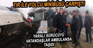 YOLCU OTOBÜSÜ İLE TIR KAFA KAFAYA ÇARPIŞTI
