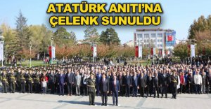 ATATÜRK ANITI'NA ÇELENK SUNULDU