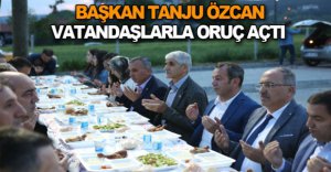 BAŞKAN ÖZCAN VATANDAŞLARLA ORUÇ AÇTI