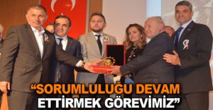 "BU YILIN ÖDÜLÜ AHMET KAHRAMAN'A"