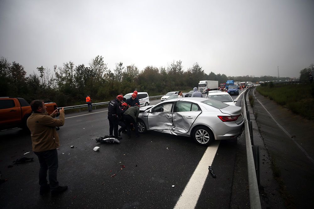 12 ARAÇ BİRBİRİNE GİRDİ....