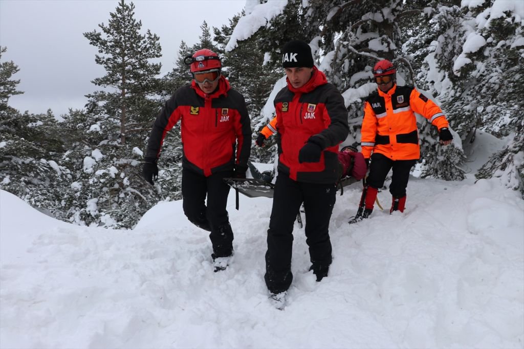 2 METRE KARDA BÖYLE KURTARILDILAR