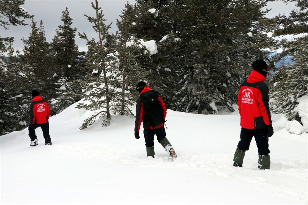 2 METRE KARDA BÖYLE KURTARILDILAR