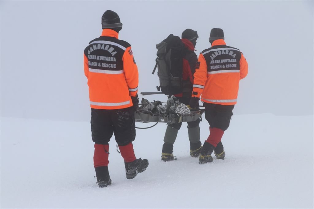 2 METRE KARDA BÖYLE KURTARILDILAR
