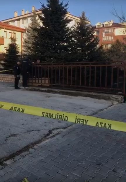 22 YAŞINDAKİ GENÇ KENDİNİ ASTI