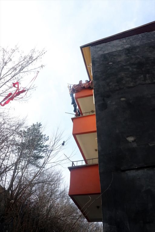 5 KİŞİLİK AİLE ÖLÜMDEN DÖNDÜ