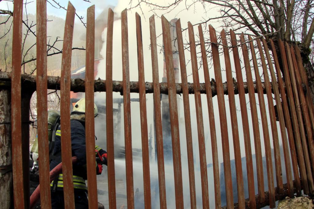 ABANT YOLUNDA KORKUTAN YANGIN