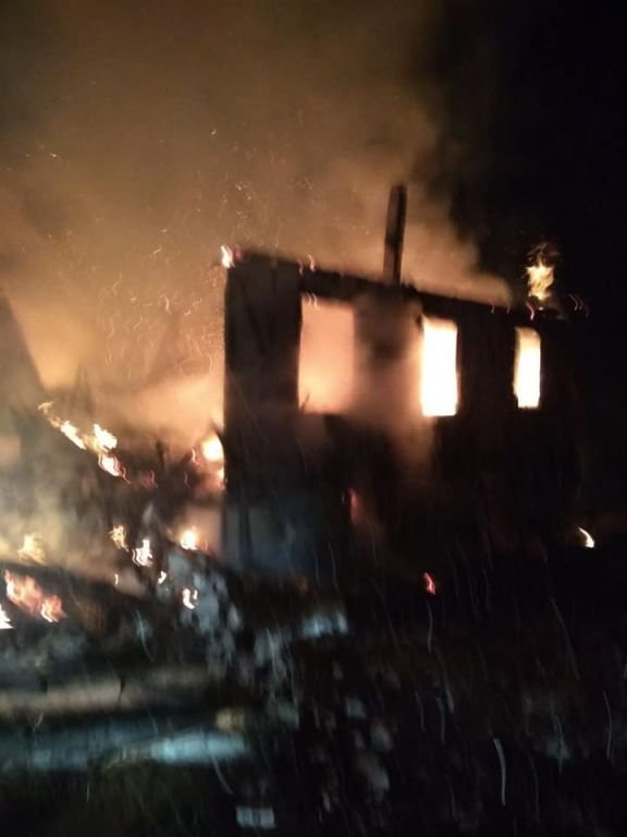 AHŞAP EVİ BİR ANDA ALEVLER SARDI