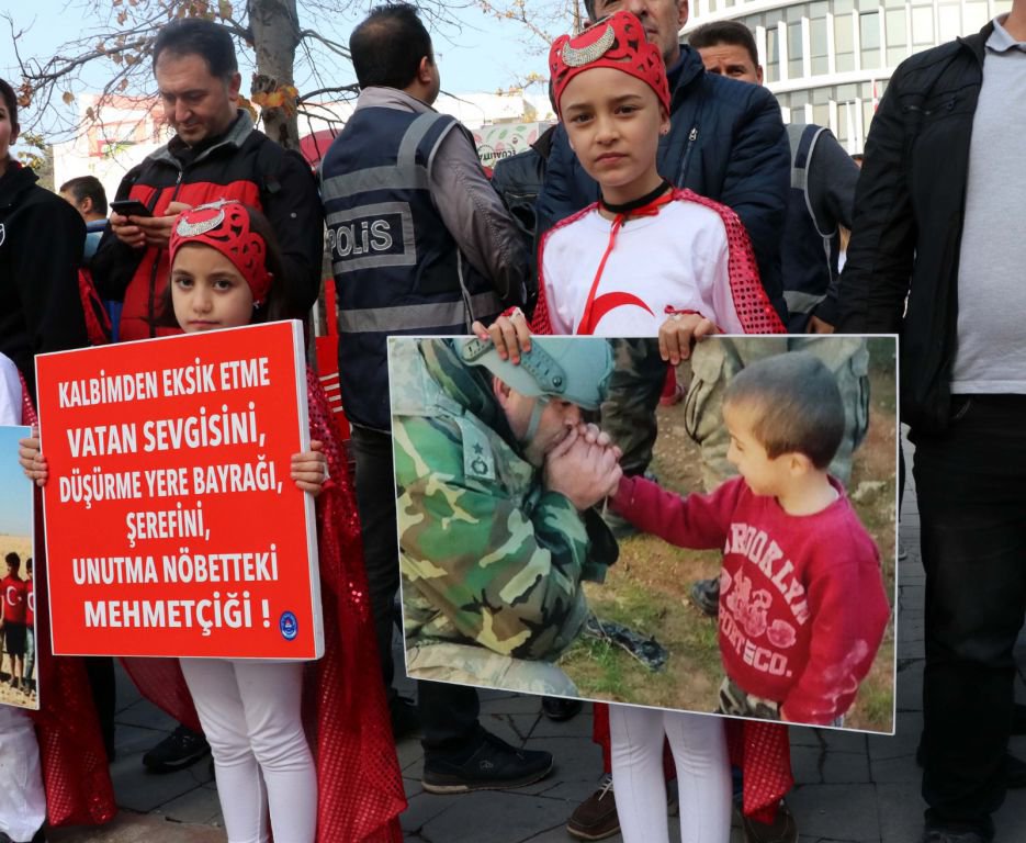 ASKERLERİMİZE SELAM OLSUN....