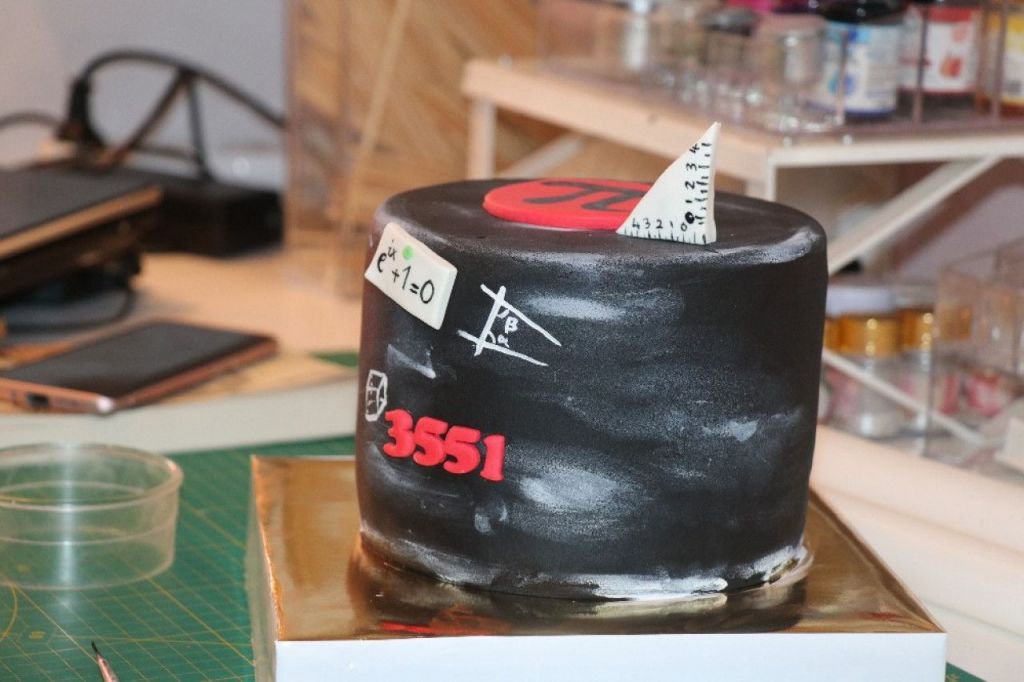 ATANAMAYAN ÖĞRETMEN PASTACI OLDU