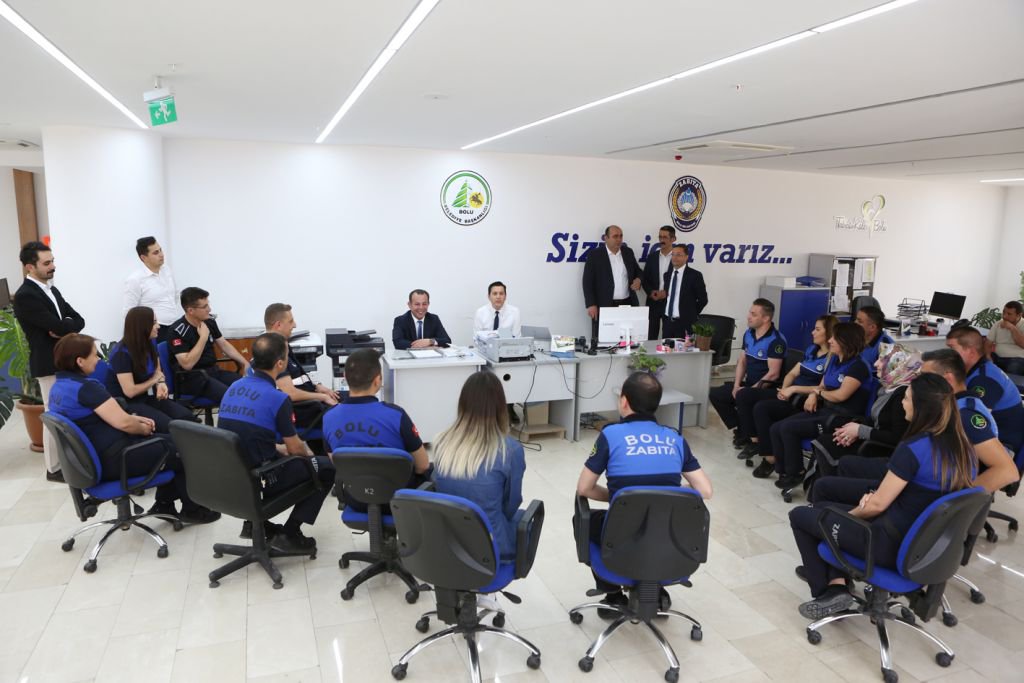 BAŞKAN ÖZCAN PERSONELLE BAYRAMLAŞTI