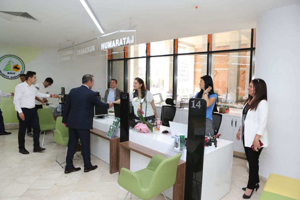 BAŞKAN ÖZCAN PERSONELLE BAYRAMLAŞTI