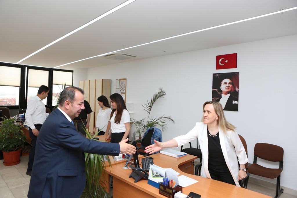 BAŞKAN ÖZCAN PERSONELLE BAYRAMLAŞTI