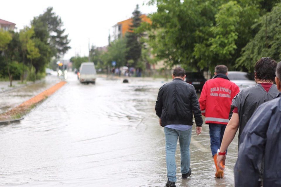 BAŞKAN ÖZCAN SOKAĞA İNDİ