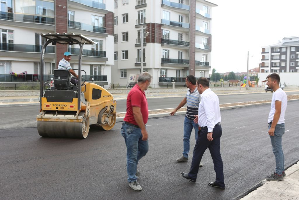 BAŞKAN ÖZCAN TAŞ DÖŞEDİ