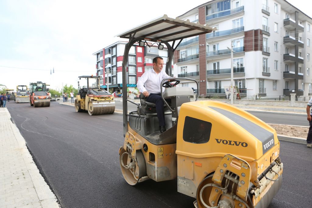 BAŞKAN ÖZCAN TAŞ DÖŞEDİ