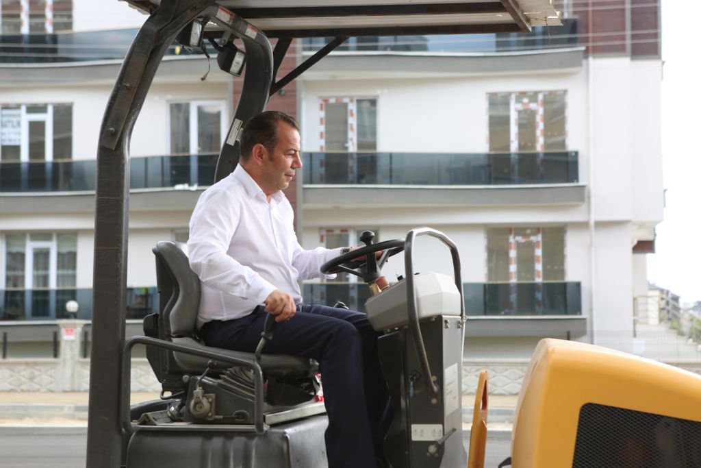 BAŞKAN ÖZCAN TAŞ DÖŞEDİ