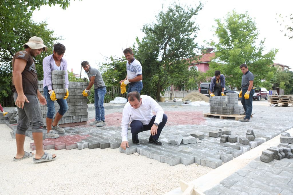 BAŞKAN ÖZCAN TAŞ DÖŞEDİ