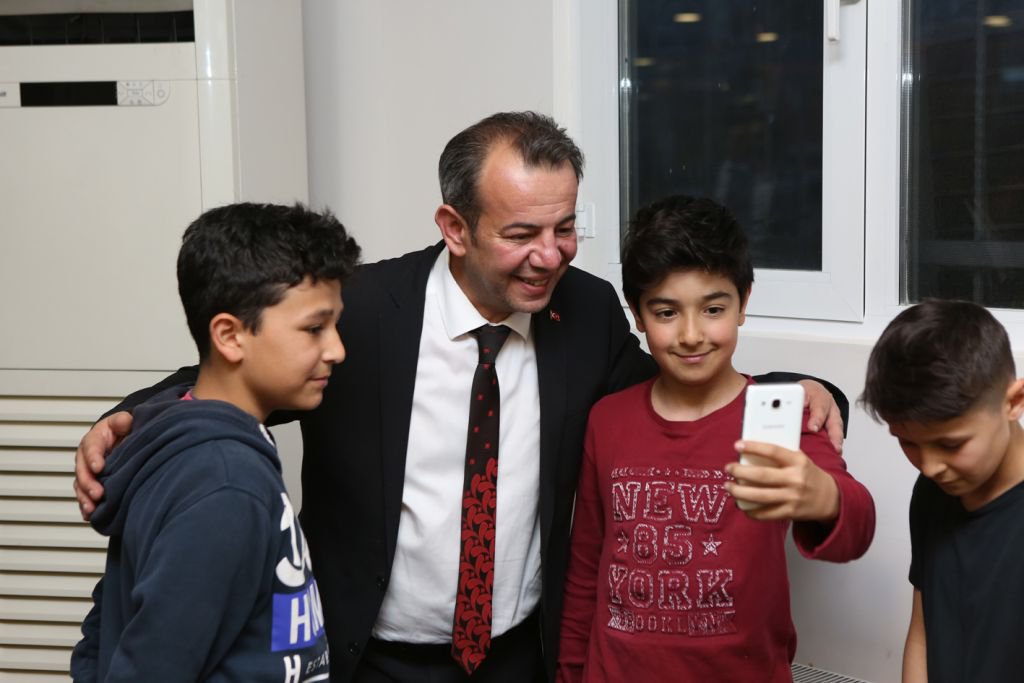 BAŞKAN ÖZCAN VATANDAŞLARLA İFTAR YAPTI