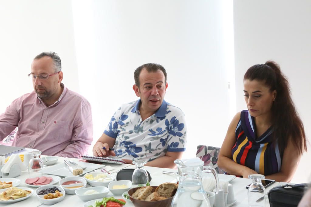 BAŞKAN SORUNLARI DİNLİYOR...