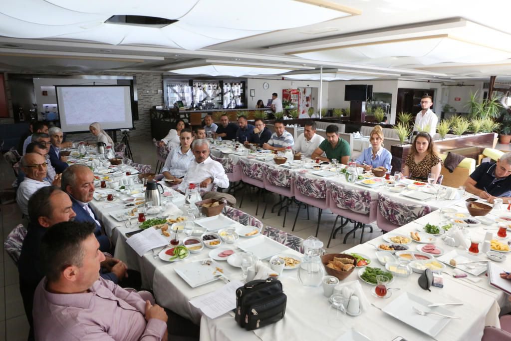 BAŞKAN SORUNLARI DİNLİYOR...