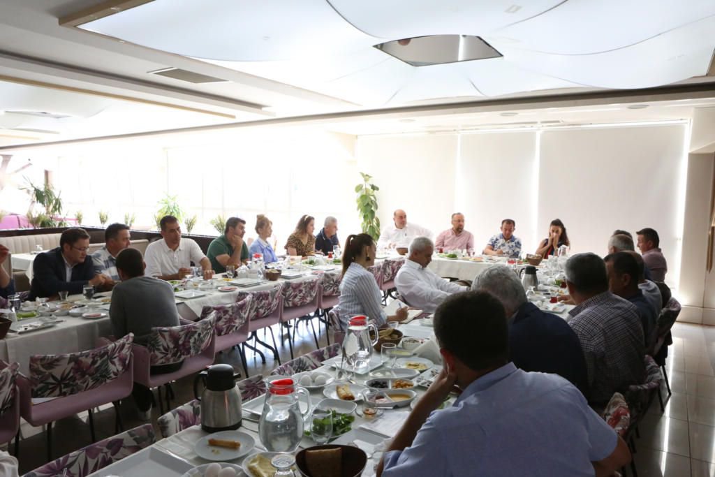 BAŞKAN SORUNLARI DİNLİYOR...