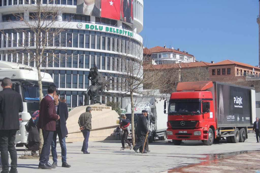 BAŞKAN'IN MİTİNGİ İÇİN HAZIRLIKLAR DEVAM EDİYOR