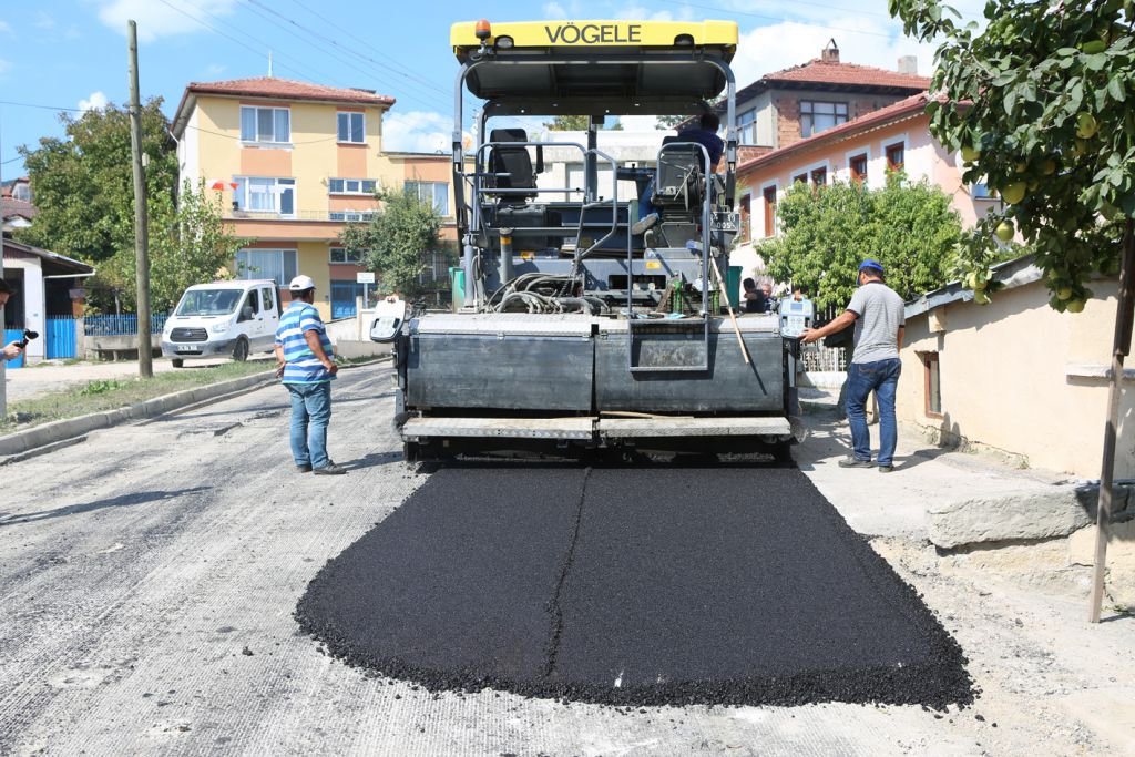 ASFALTLAMA ÇALIŞMALARI DEVAM EDİYOR
