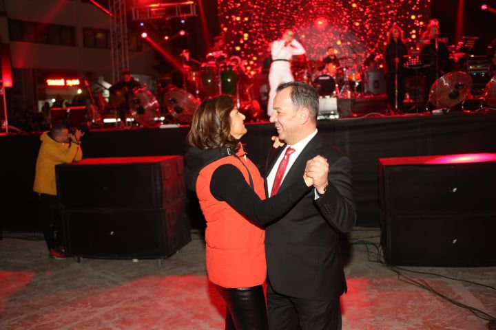 BİNLERCE KİŞİ KONSERE AKIN ETTİ