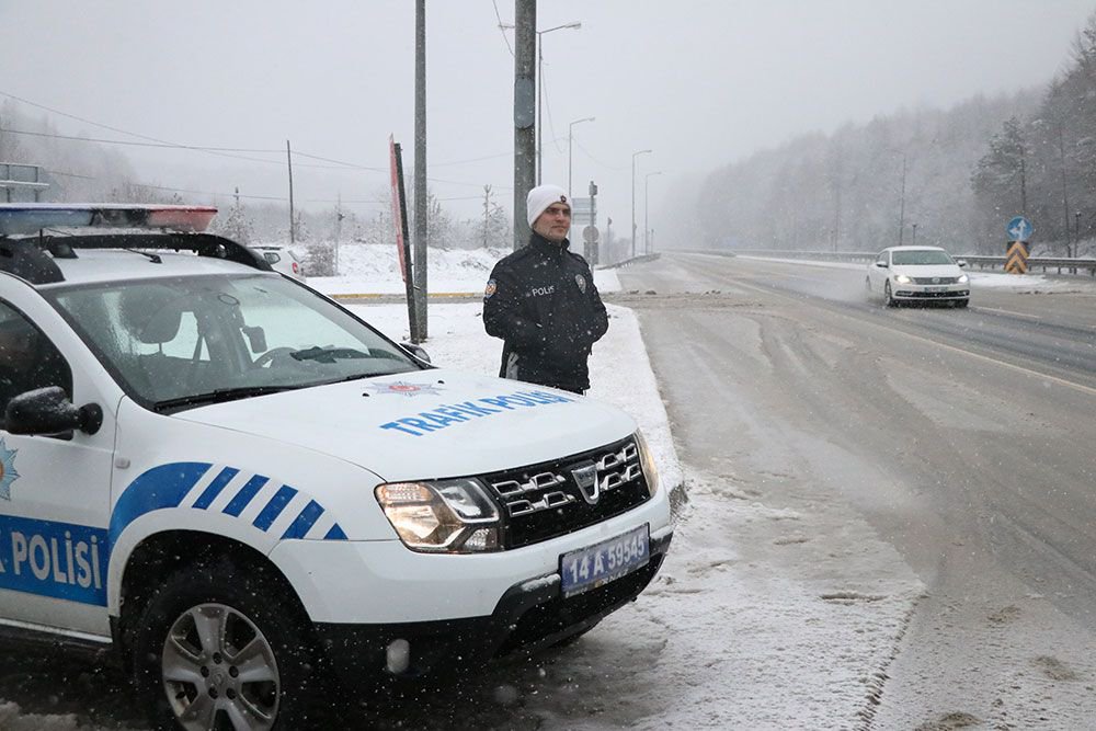 BOLU DAĞI'NDA KAR YAĞIŞI ETKİLİ OLUYOR
