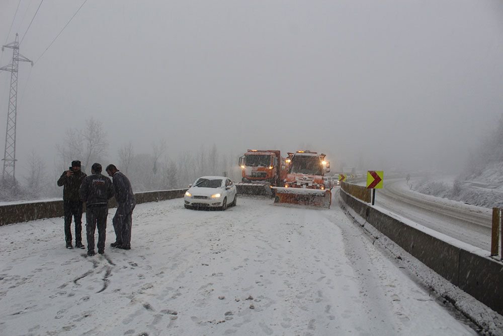 BOLU DAĞI'NDA ULAŞIM KAPANIP AÇILIYOR