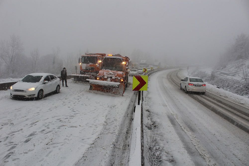 BOLU DAĞI'NDA ULAŞIM KAPANIP AÇILIYOR