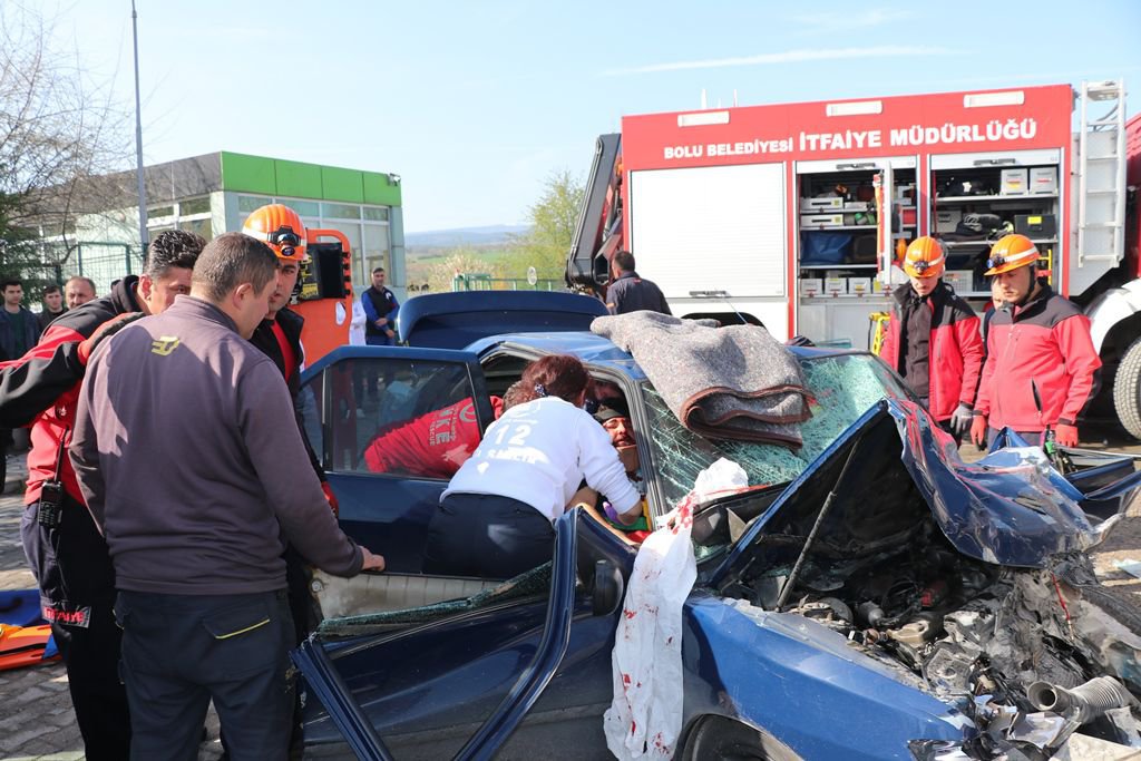 BOLU'DA FECİ KAZA, 12 YARALI