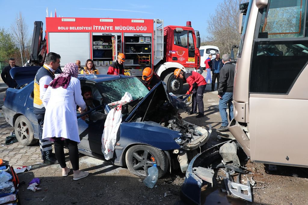 BOLU'DA FECİ KAZA, 12 YARALI