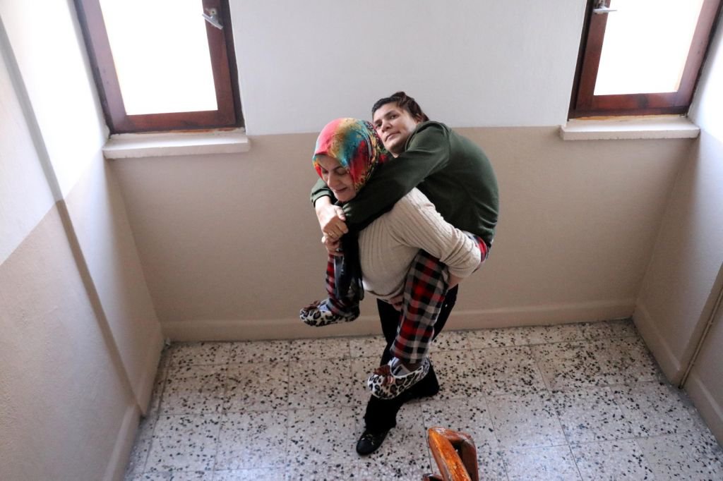 BU KADINA YAZIK DEĞİL Mİ?