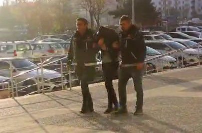 UYUŞTURUCU TAŞIYAN POLİS YAKALANDI