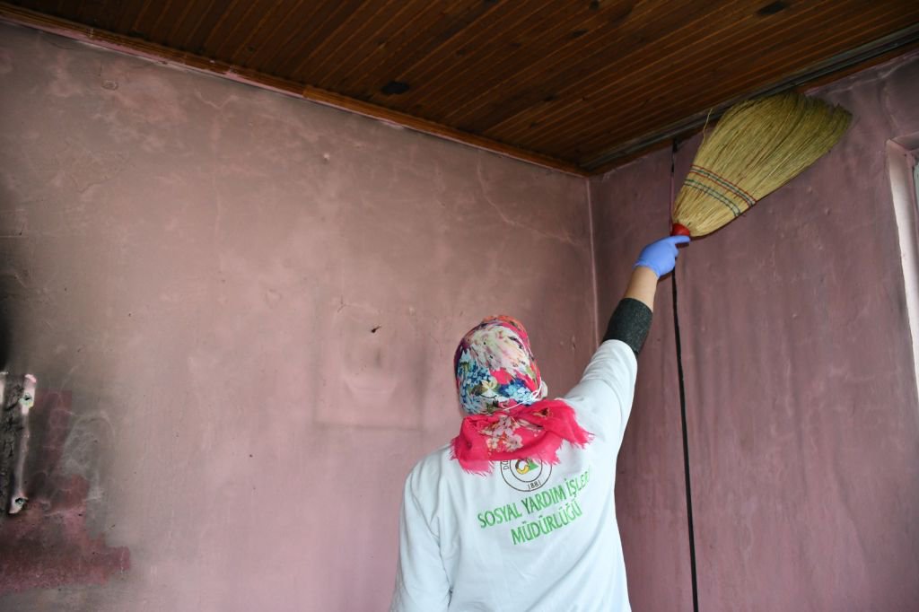 CEMİLE TEYZENİN YÜZÜ GÜLÜYOR