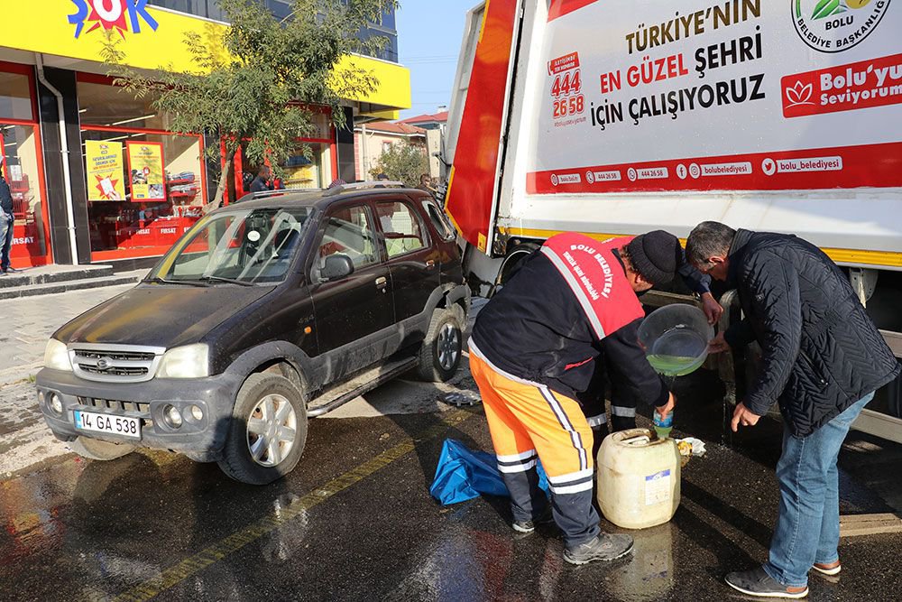 ÇÖP TOPLAMAYA GİDERKEN ORTALIĞI DAĞITTI