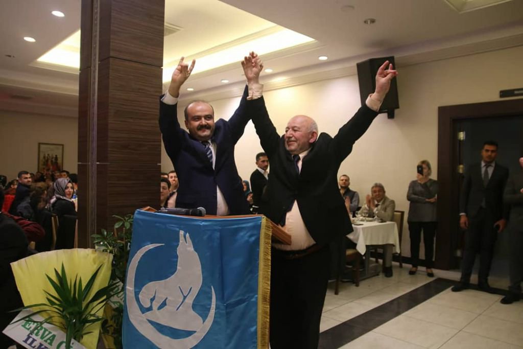 CUMHUR'DAN GÖVDE GÖSTERİSİ